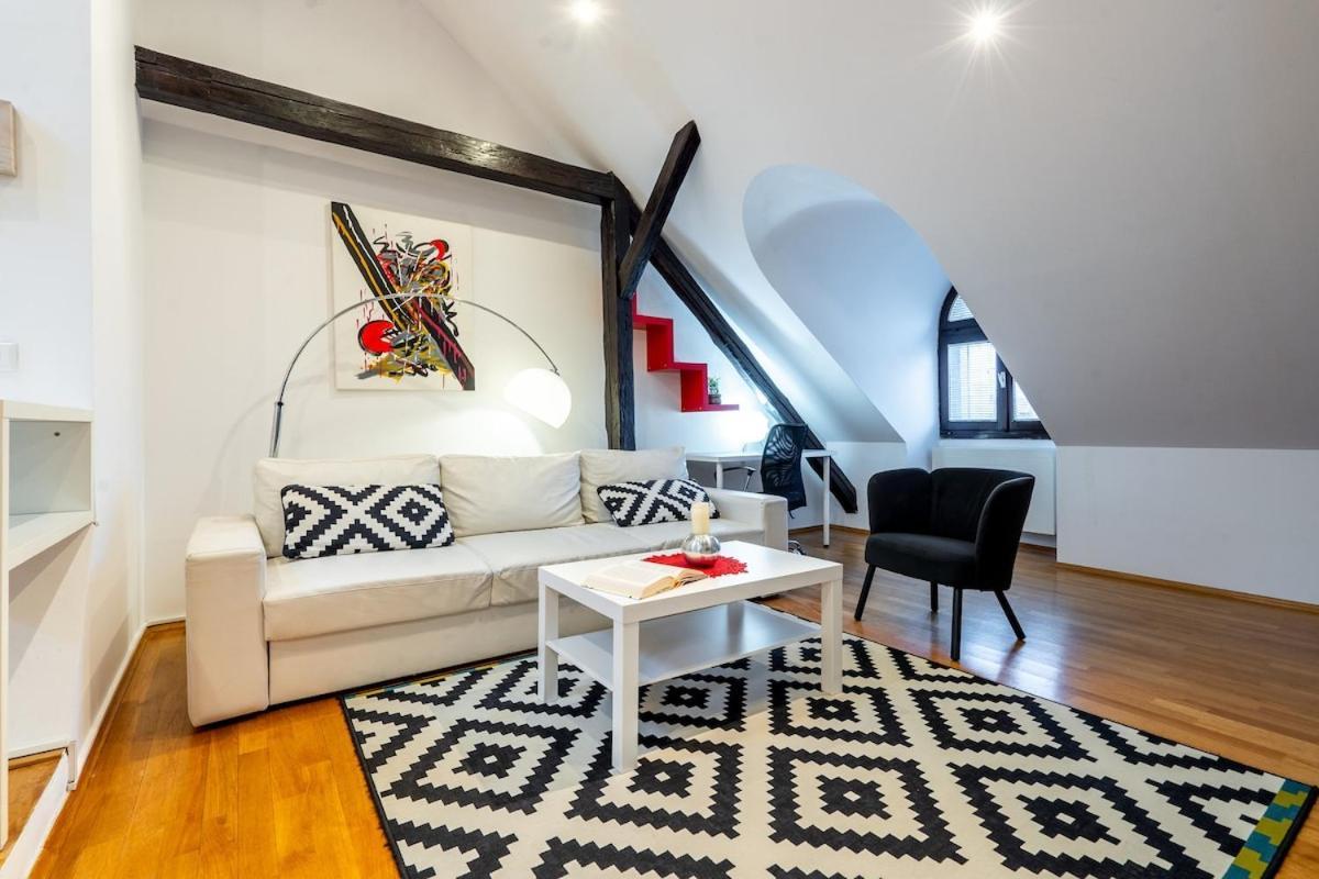 Modern Apartment Centrally Located ซาเกร็บ ภายนอก รูปภาพ