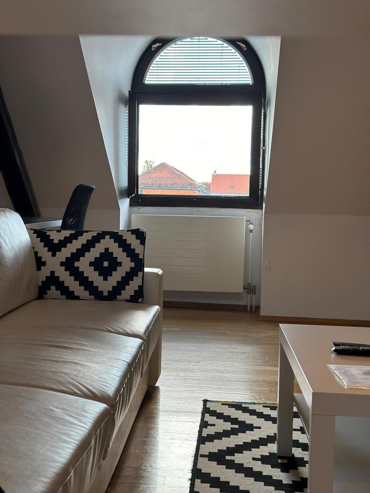 Modern Apartment Centrally Located ซาเกร็บ ภายนอก รูปภาพ